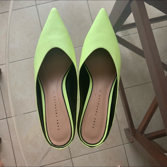 Zara Trendy slip on Sz 7 - Picture 1 of 9